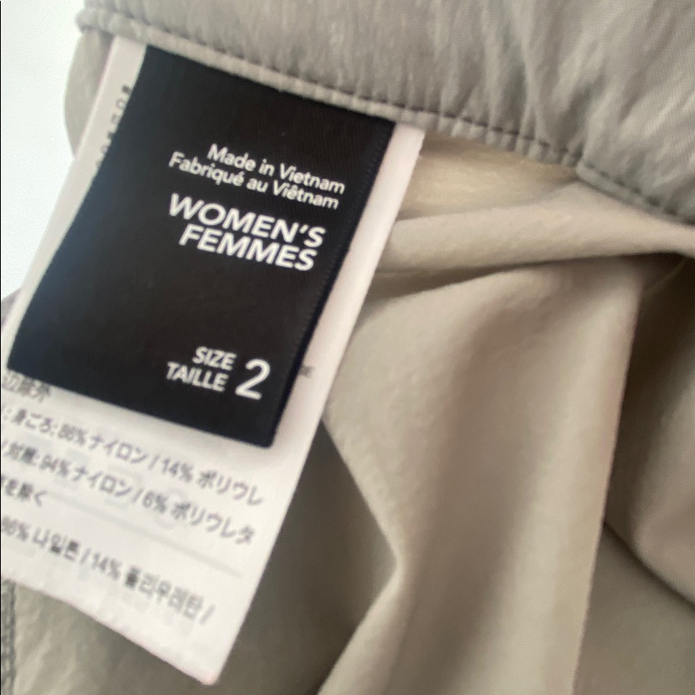 Arc’teryx women’s lightweight hiking shorts - Picture 10 of 10